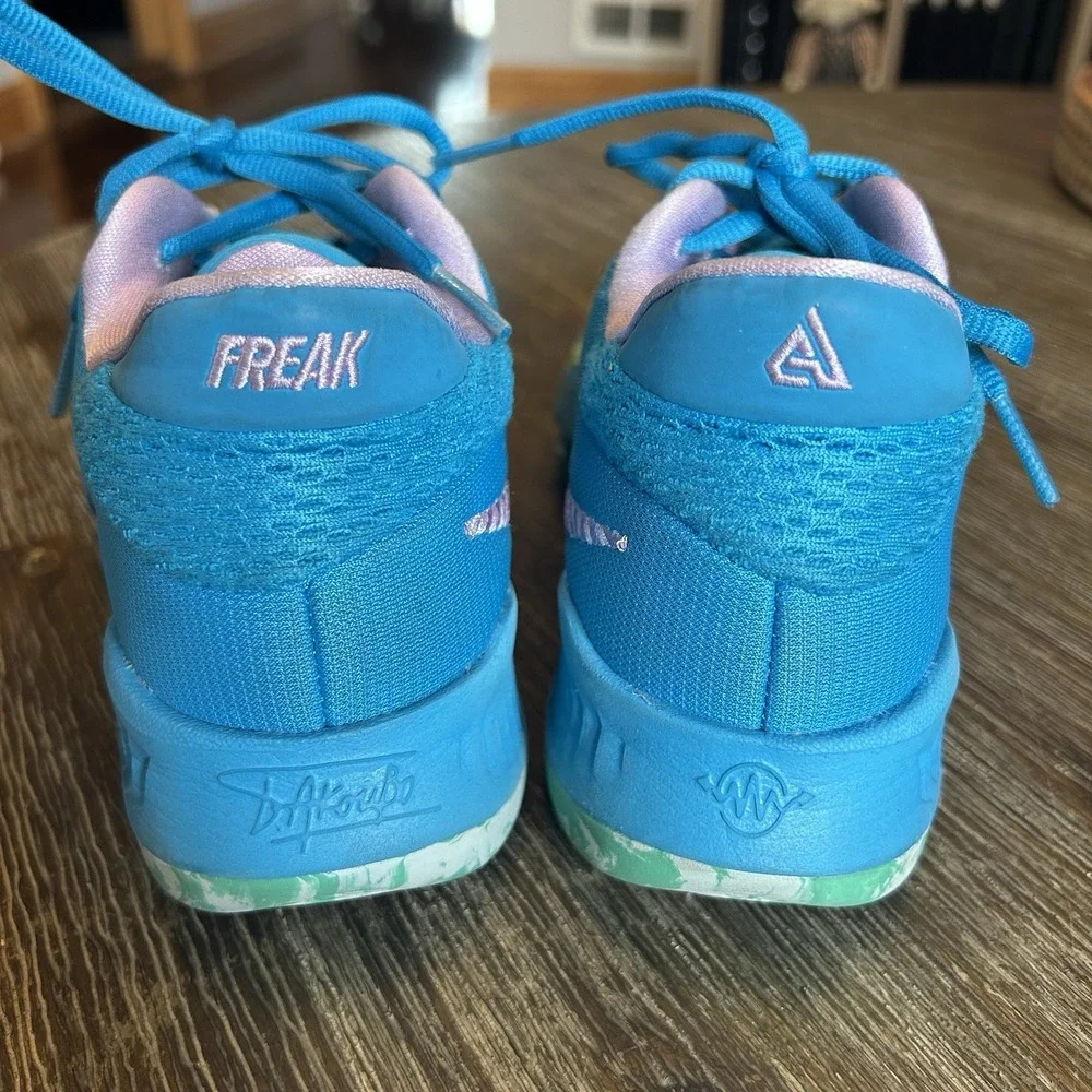 Nike Zoom Freak 4 Birthstone DJ6149-400 Youth GS Size 4 Basketball Shoes Freaky